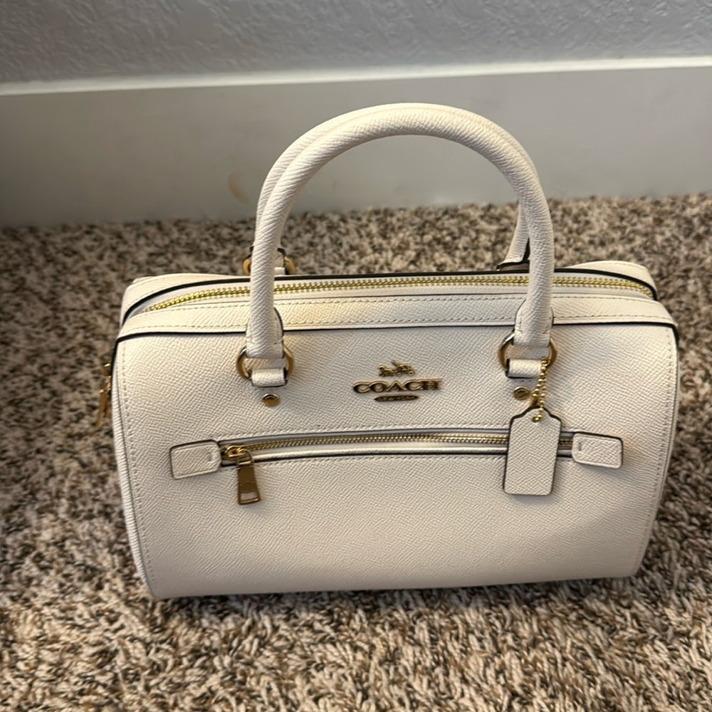 Small coach bag only been wearing once with strap